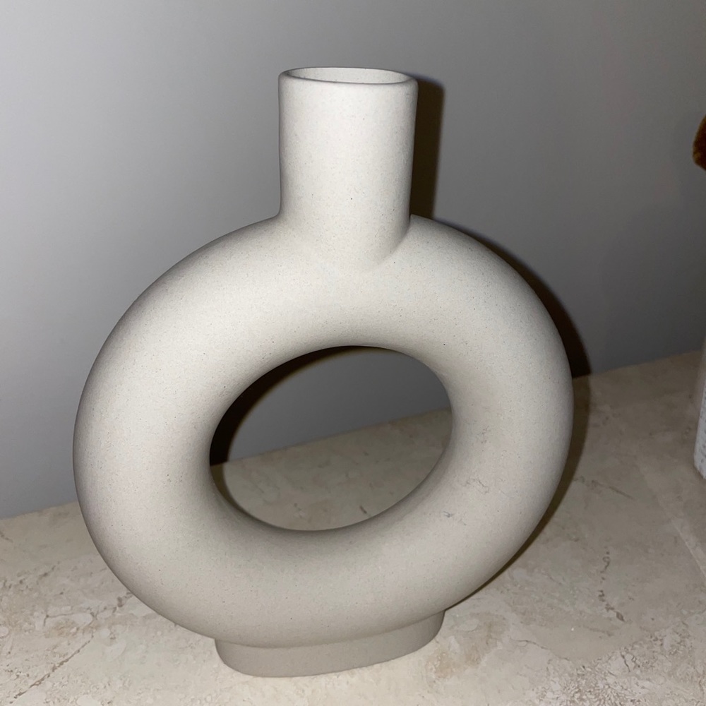 Minimalist vase
